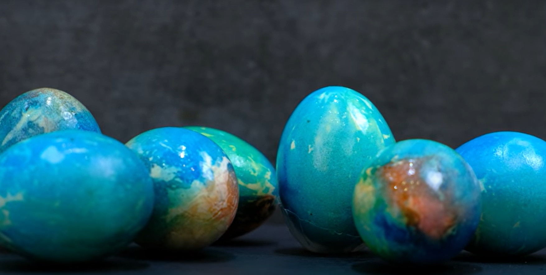 Як зробити оригінальні великодні яйця, схожі на Землю: покрокова ...